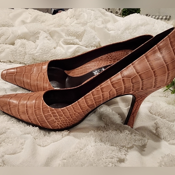 Via Spiga Blush Pink Faux Croc Pointed Heels- 8M - Picture 2 of 16